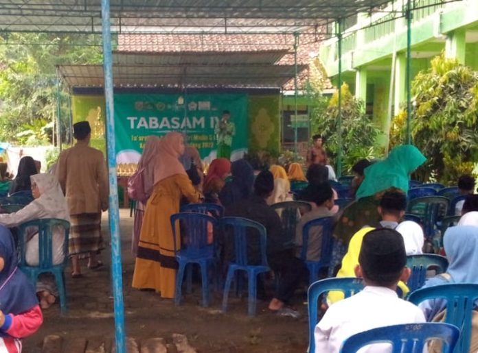 Keterangan foto: Kemeriahan lomba Tabasam tingkat Kecamatan Wadaslintang di halaman gedung MI Kemutug (Suhirman/detikNews)
