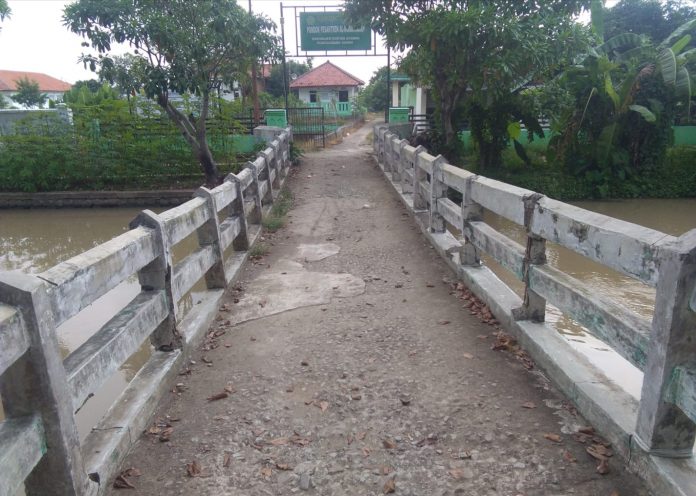 Jembatan Pondok Pesantren Al Mudawamah