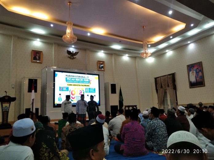 Keterangan foto: Ketua MUI Kota Palembang Ustadz H. Riza Pahlevi, MA mengajak untuk mengerjakan sholat subuh secara berjamaah di Masjid (dok.istimewa)