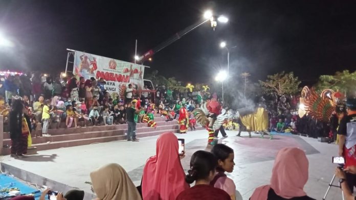 Suasana Malam Pagelaran Seni IKAWANGI di Alun-alun Kota Kupang (dok.istimewa)