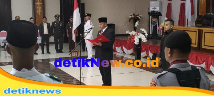 Bupati Kabupaten Seram Bagian Barat Provinsi Maluku dengan resmi mengukuhkan Paskibra Tahun 2022