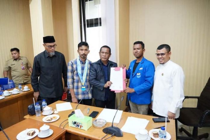 Pergerakan Mahasiswa Islam Indonesia (PMII) kota Lhokseumawe melakukan audiensi dengan pimpinan DPRK kota Lhokseumawe