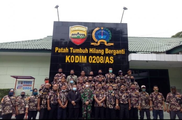 KB FKPPI dan GM FKPPI Kabupaten Asahan usai mengikuti acara peringatan hari Pahlawan 10 Nevember 2022 ( foto/Joko )