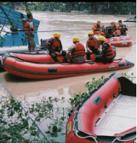Peristiwa Perahu Tambangan Mengalami Kebocoran di Sungai Rolak, 1 Penumpang Perempuan Belum Ditemukan oleh Petugas Pencarian