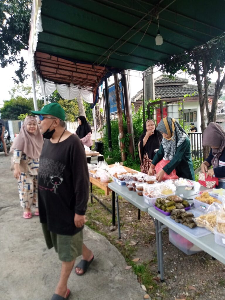 Kolaborasi antara LPM Cilodong dan Tiga Pilar dalam Bazar Ramadhan