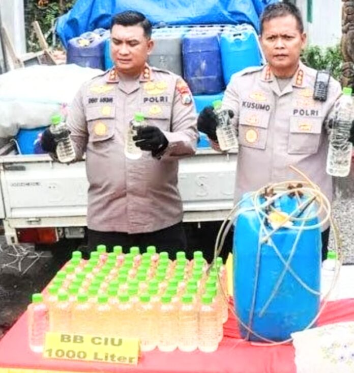 7 Tahun Beroperasi, Penjual Miras Akhirnya Ditangkap Polisi di Candi Sidoarjo dengan Barang Bukti 1000 Liter Ciu