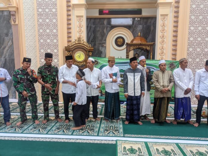 Bulan Suci Ramadhan: Kepala Desa Kedung dan Pemuda AL-Hijrah Berikan Santunan untuk Anak Yatim Piatu