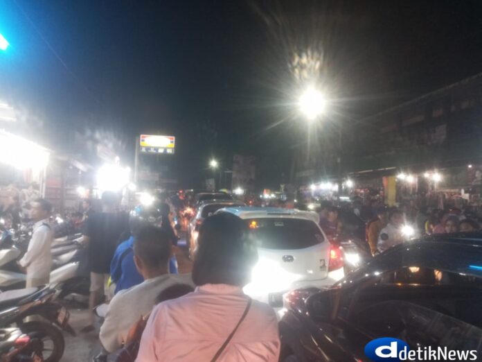 Lalulintas Padat di Jalan Raya Keresek Balaraja, Tangerang Banten: LMP Bantu Mengurai Kemacetan