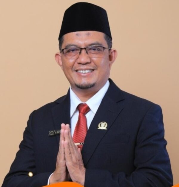 Respon Cepat Penanganan DBD, H.Imam Musanto Berikan Anggaran Pokirnya Untuk Pembuatan Drainase yang Layak